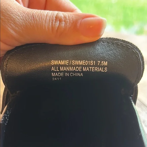 NEW Steve Madden Black and Gold Slip-On Loafers with Horsebit Detail - Picture 4 of 4